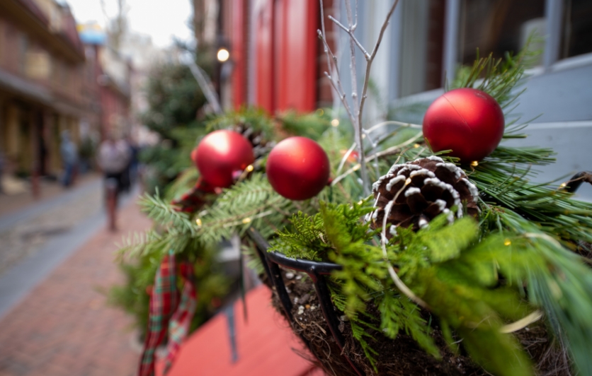 Deck the Alley: Elfreth's Alley Historic Holiday Home Open House